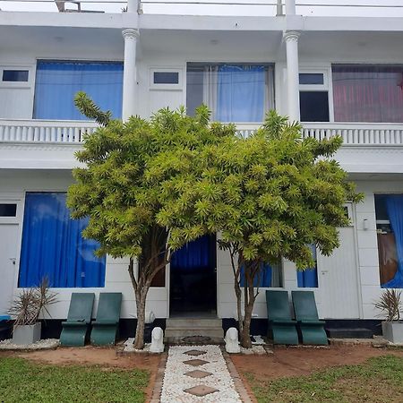 White Surfing Beach Resort أونا واتونا المظهر الخارجي الصورة