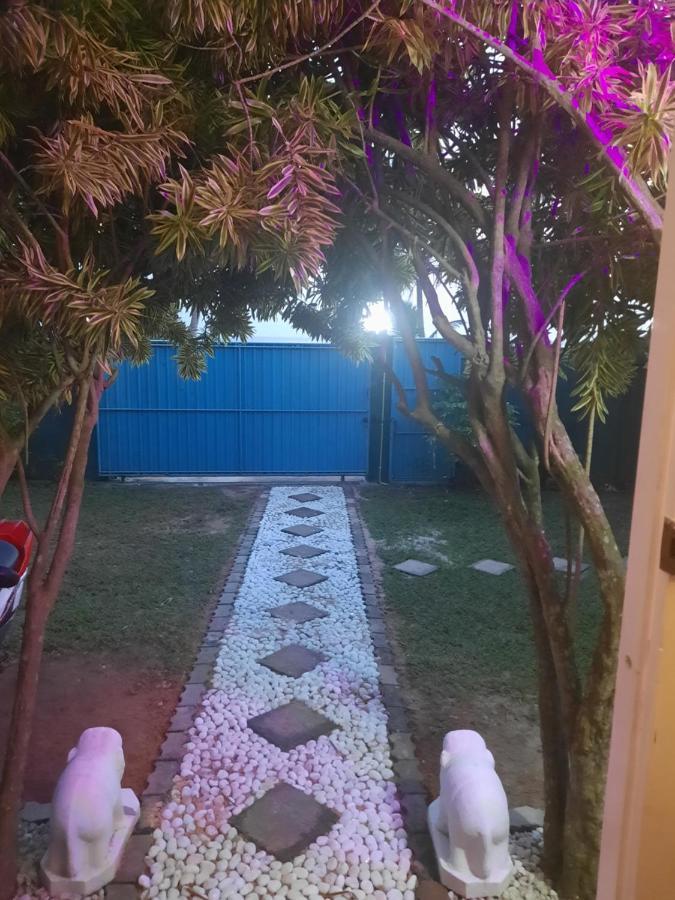White Surfing Beach Resort أونا واتونا المظهر الخارجي الصورة