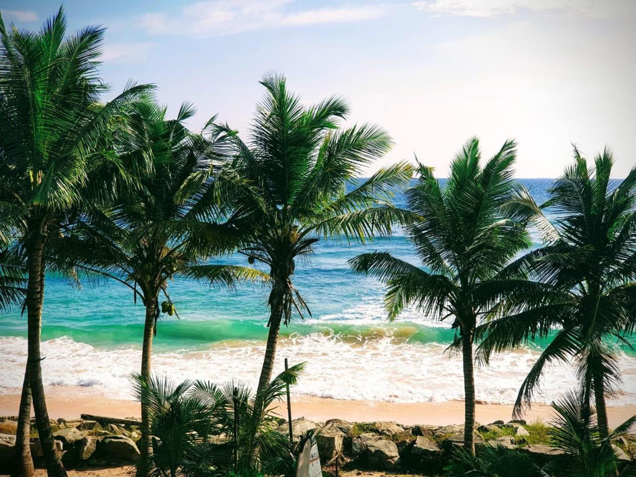White Surfing Beach Resort أونا واتونا المظهر الخارجي الصورة