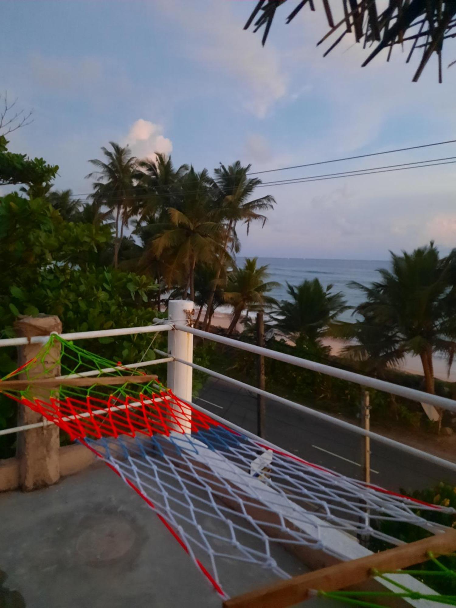 White Surfing Beach Resort أونا واتونا المظهر الخارجي الصورة