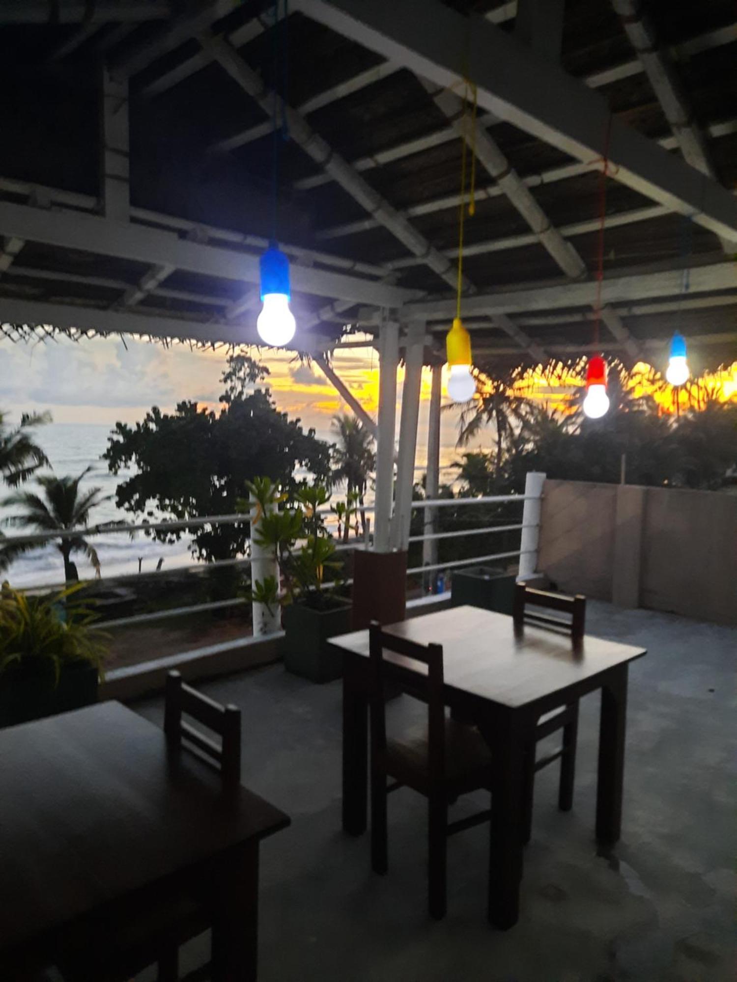 White Surfing Beach Resort أونا واتونا المظهر الخارجي الصورة