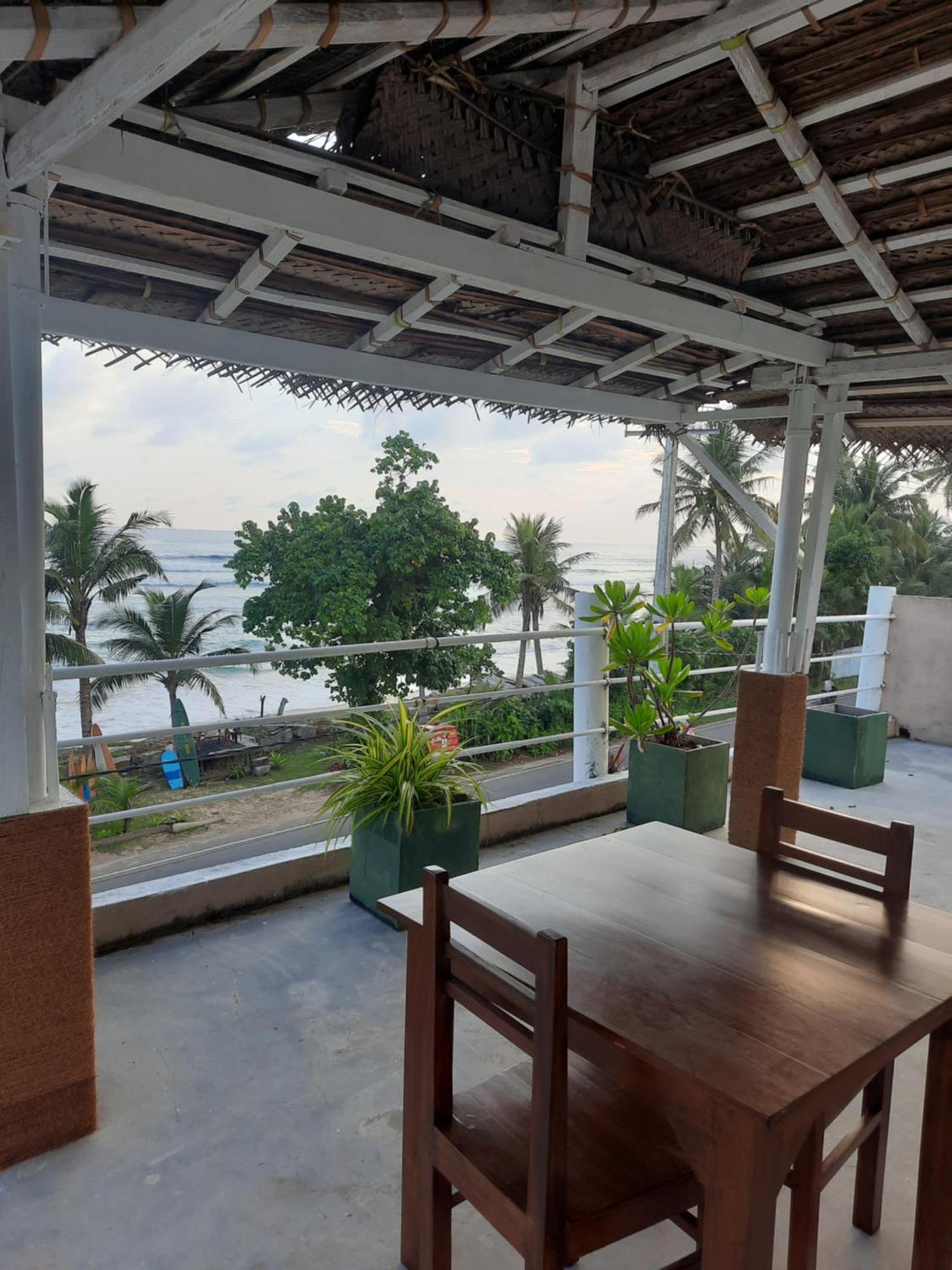 White Surfing Beach Resort أونا واتونا المظهر الخارجي الصورة