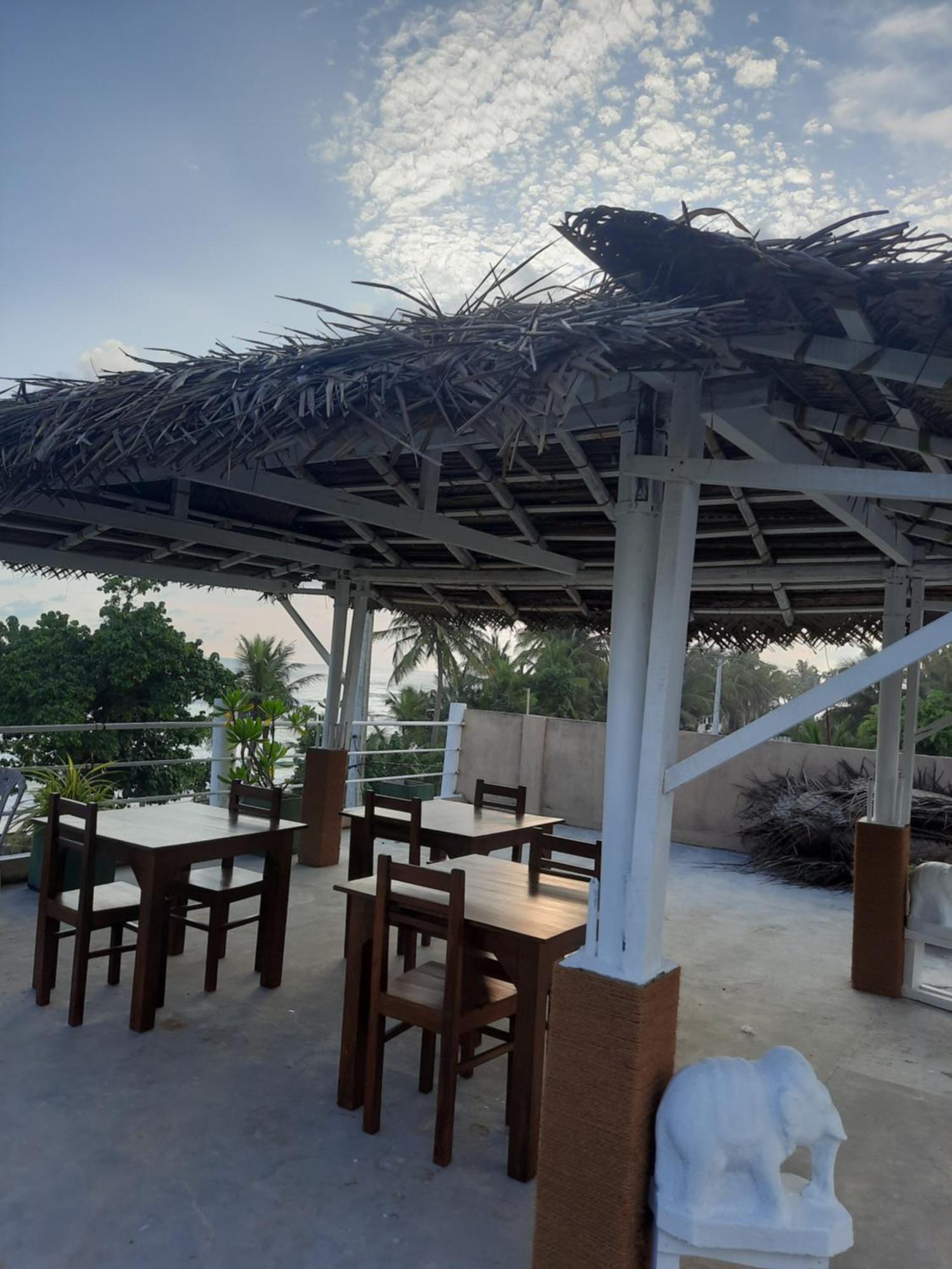 White Surfing Beach Resort أونا واتونا المظهر الخارجي الصورة