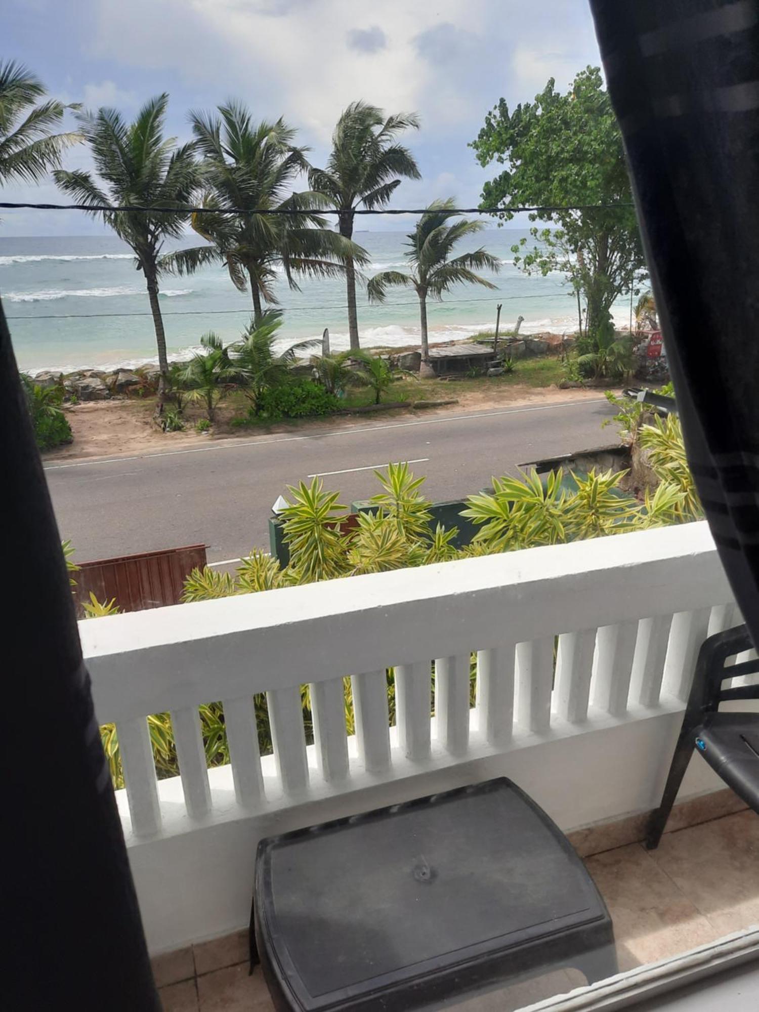 White Surfing Beach Resort أونا واتونا المظهر الخارجي الصورة