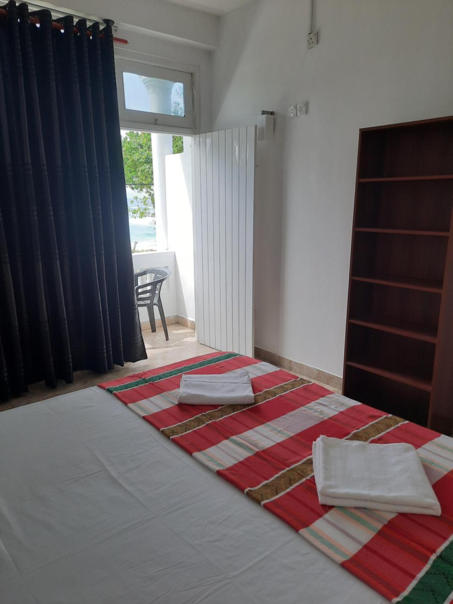 White Surfing Beach Resort أونا واتونا المظهر الخارجي الصورة