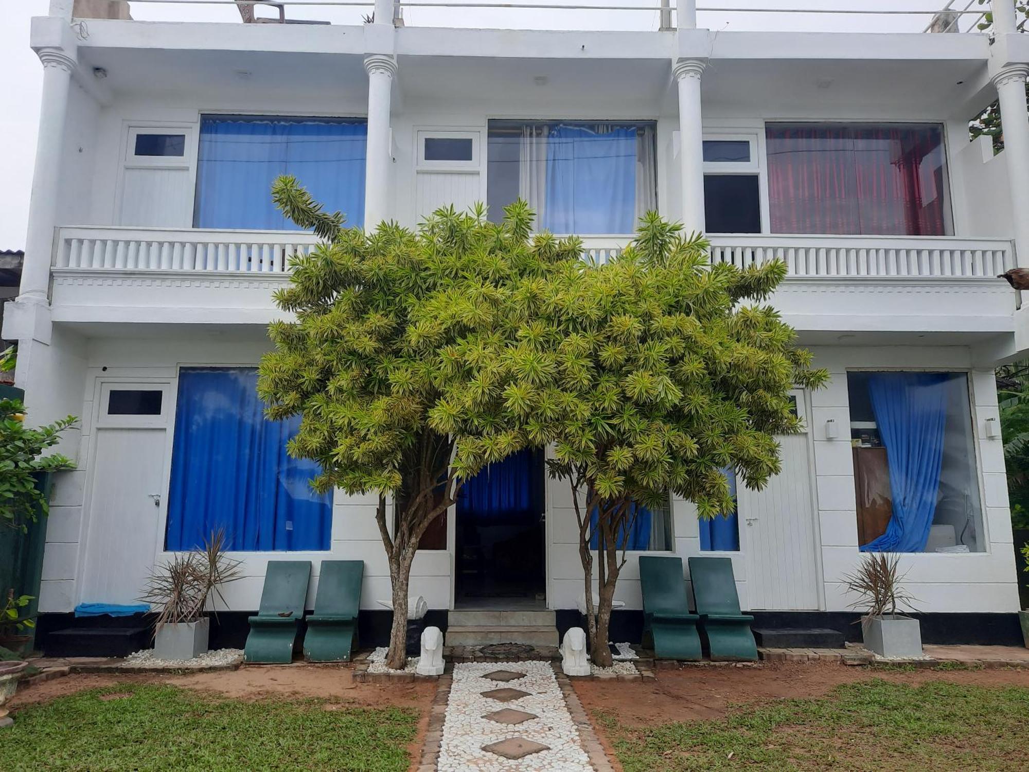White Surfing Beach Resort أونا واتونا المظهر الخارجي الصورة