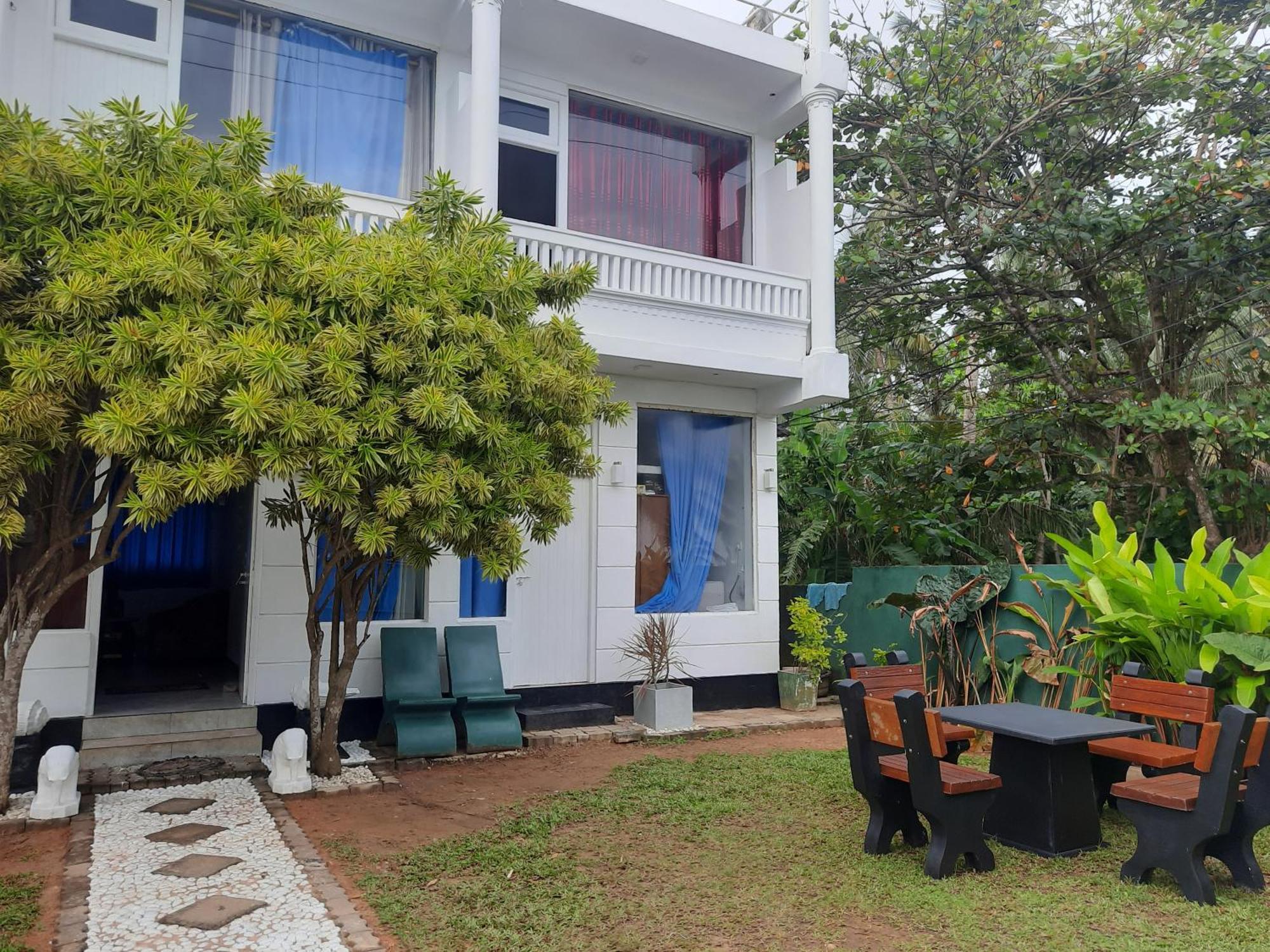 White Surfing Beach Resort أونا واتونا المظهر الخارجي الصورة