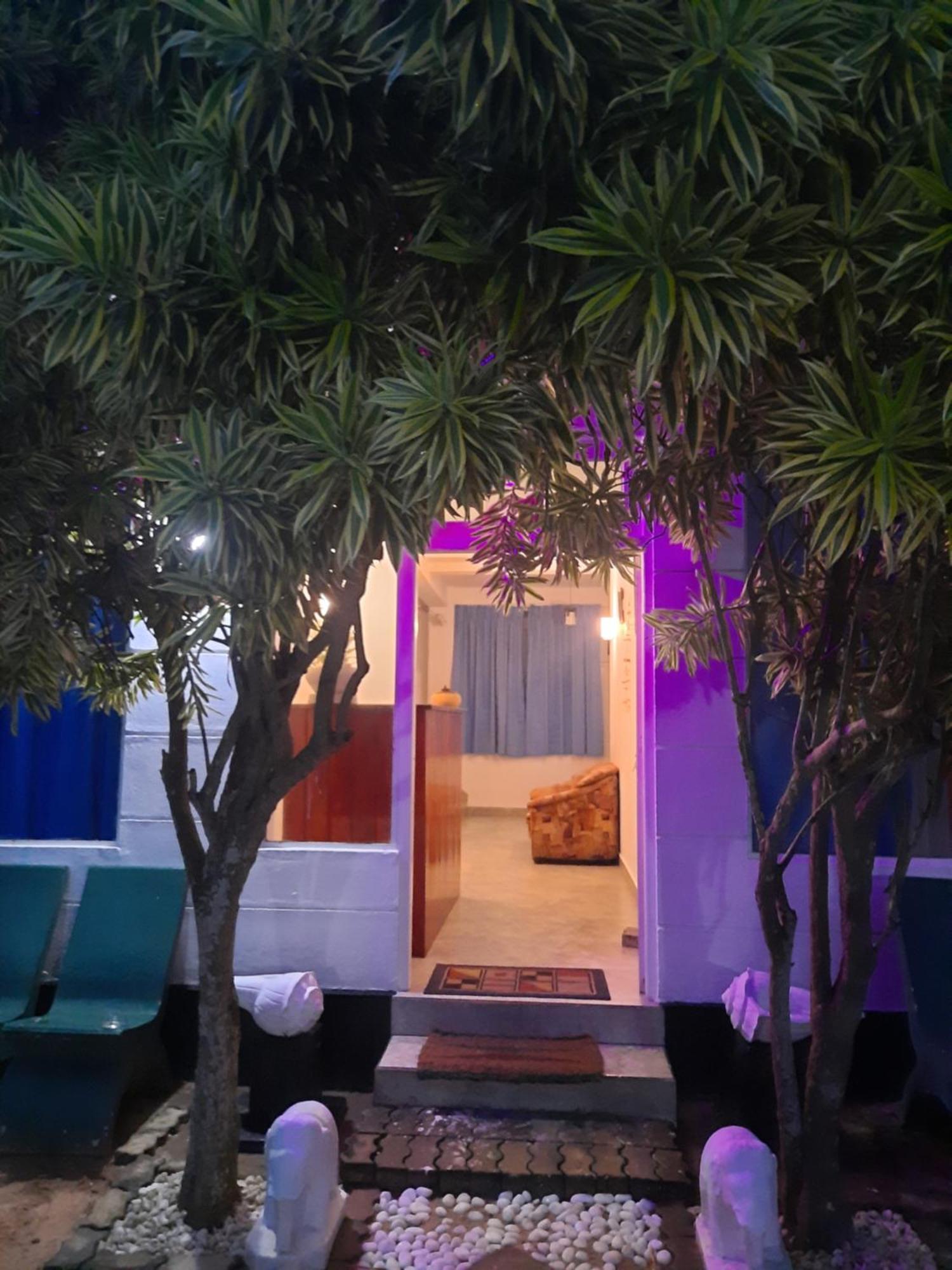 White Surfing Beach Resort أونا واتونا المظهر الخارجي الصورة