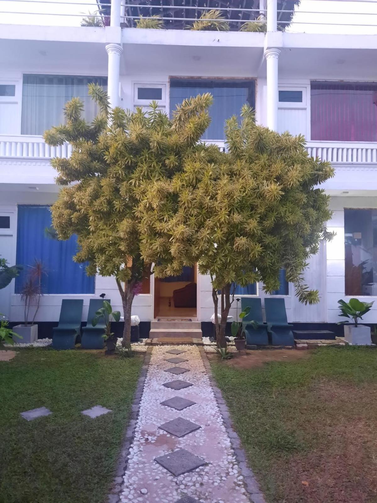 White Surfing Beach Resort أونا واتونا المظهر الخارجي الصورة