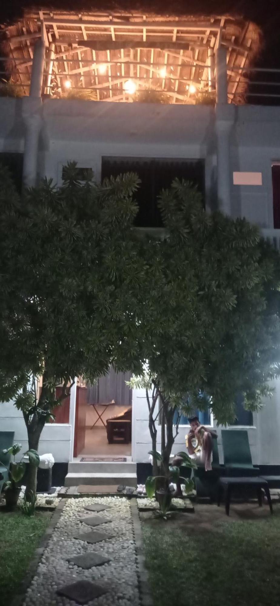 White Surfing Beach Resort أونا واتونا المظهر الخارجي الصورة