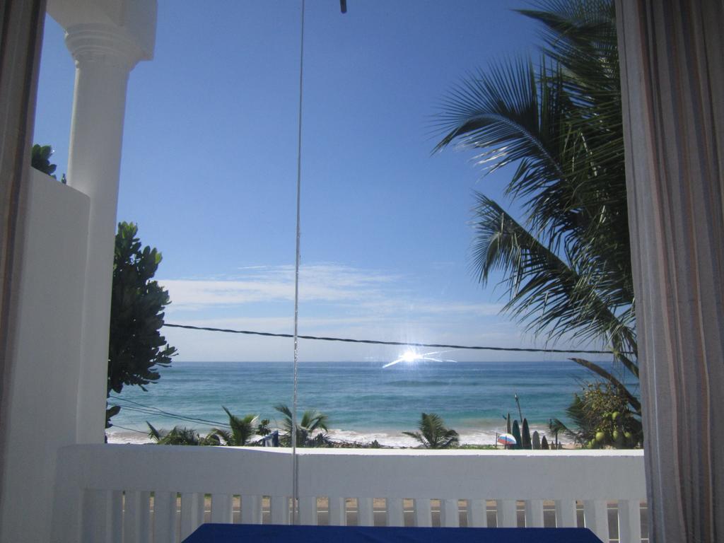 White Surfing Beach Resort أونا واتونا الغرفة الصورة