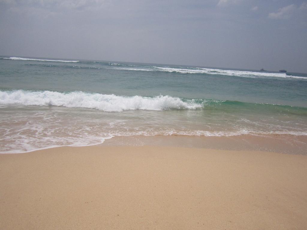 White Surfing Beach Resort أونا واتونا المظهر الخارجي الصورة