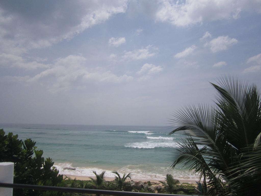 White Surfing Beach Resort أونا واتونا المظهر الخارجي الصورة